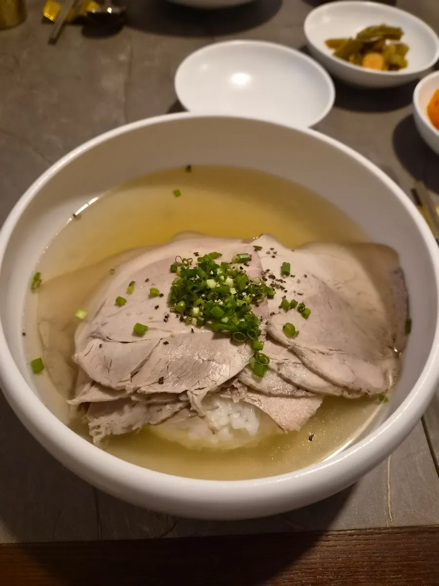 국물이 투명한 안옥 맑은 곰탕