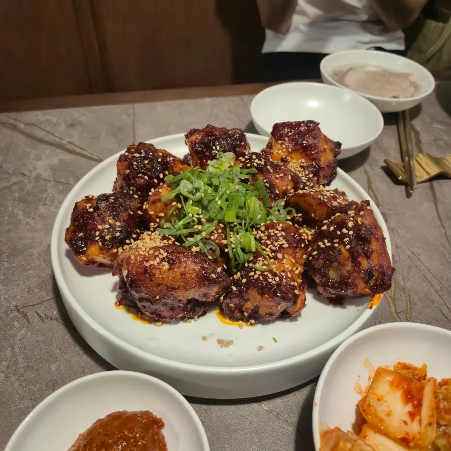 두 그릇으로 주문한 평양냉면