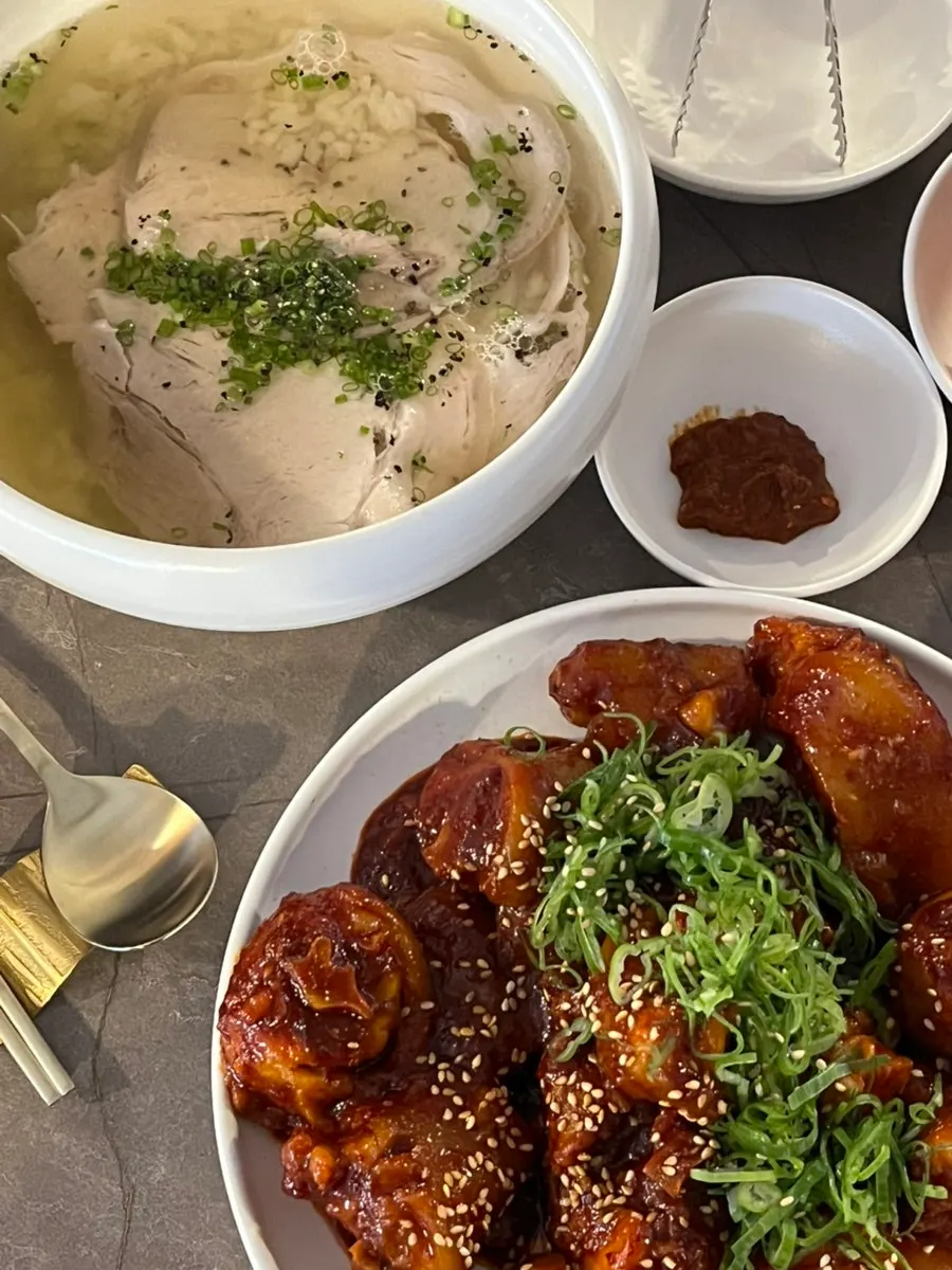 Pyongyang naengmyeon paired with pork tail jjim