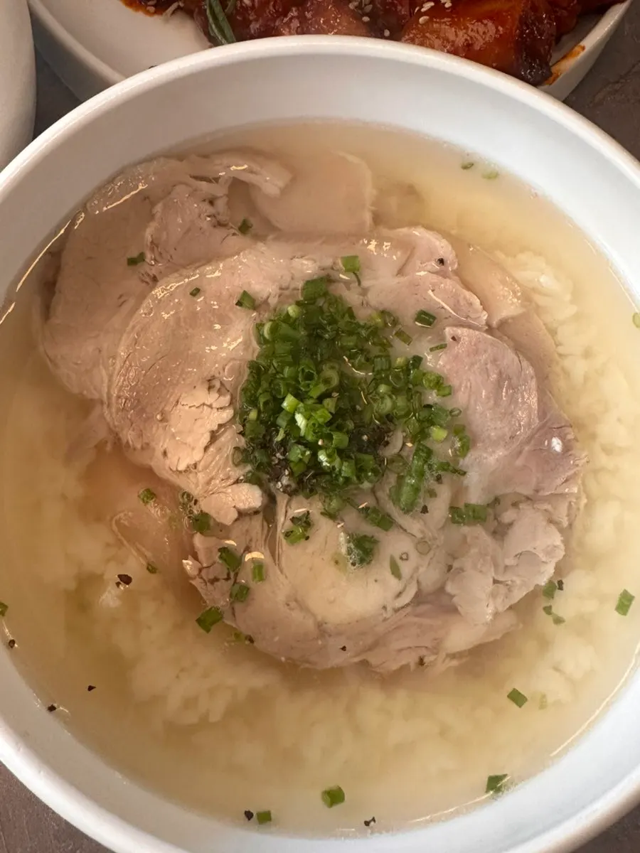 Anok's clear pork gomtang topped with pork