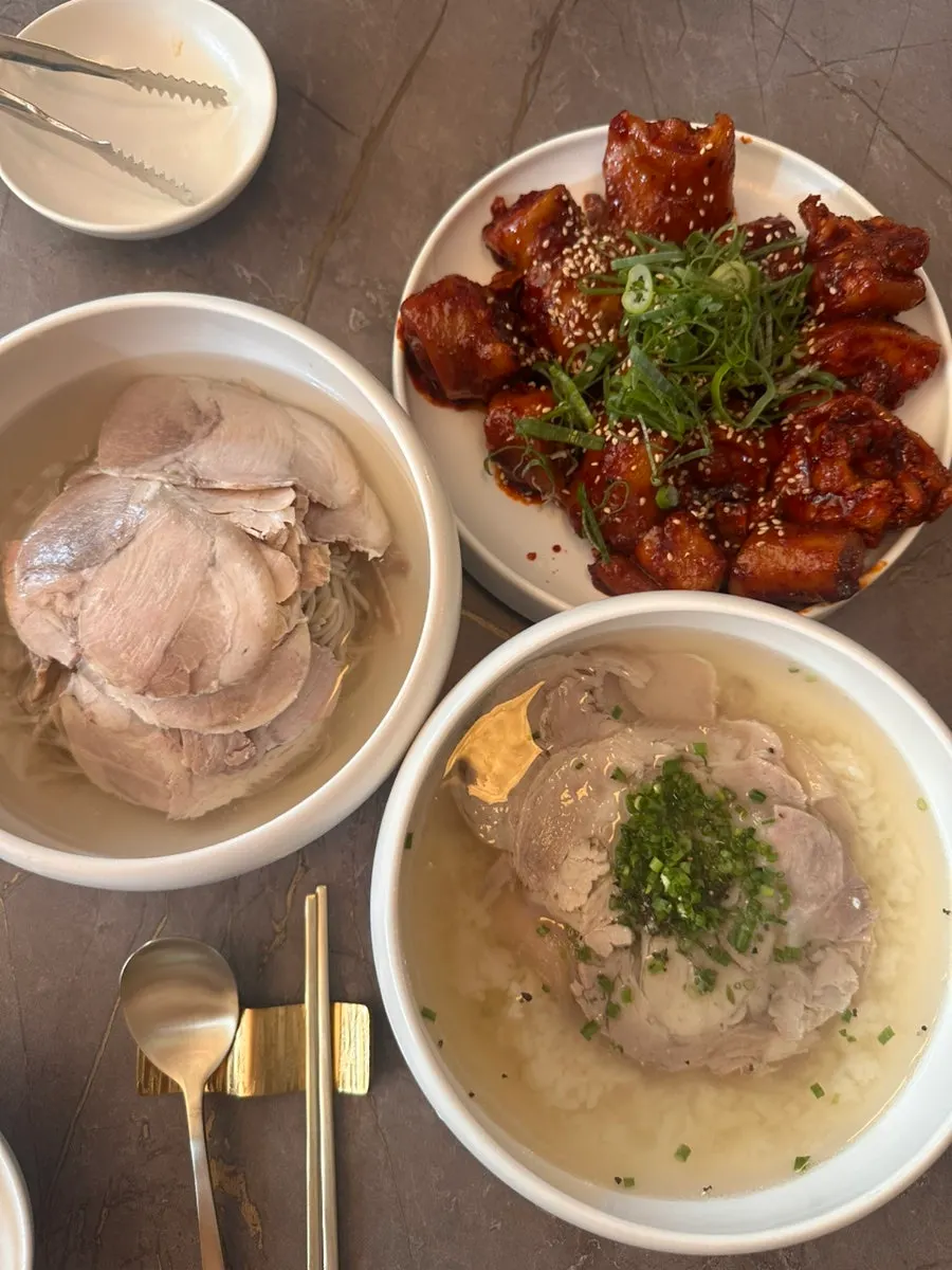 Sunday lunch table setting at Anok