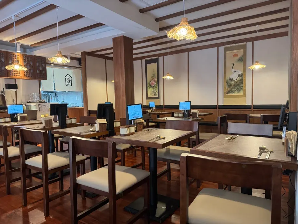 The quiet, old-fashioned hanok space at Anok
