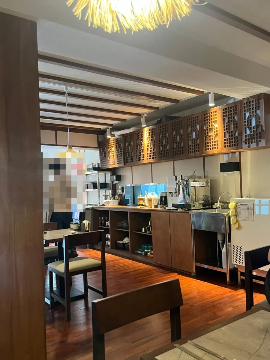 Layout of Anok's 2-person and 4-person tables