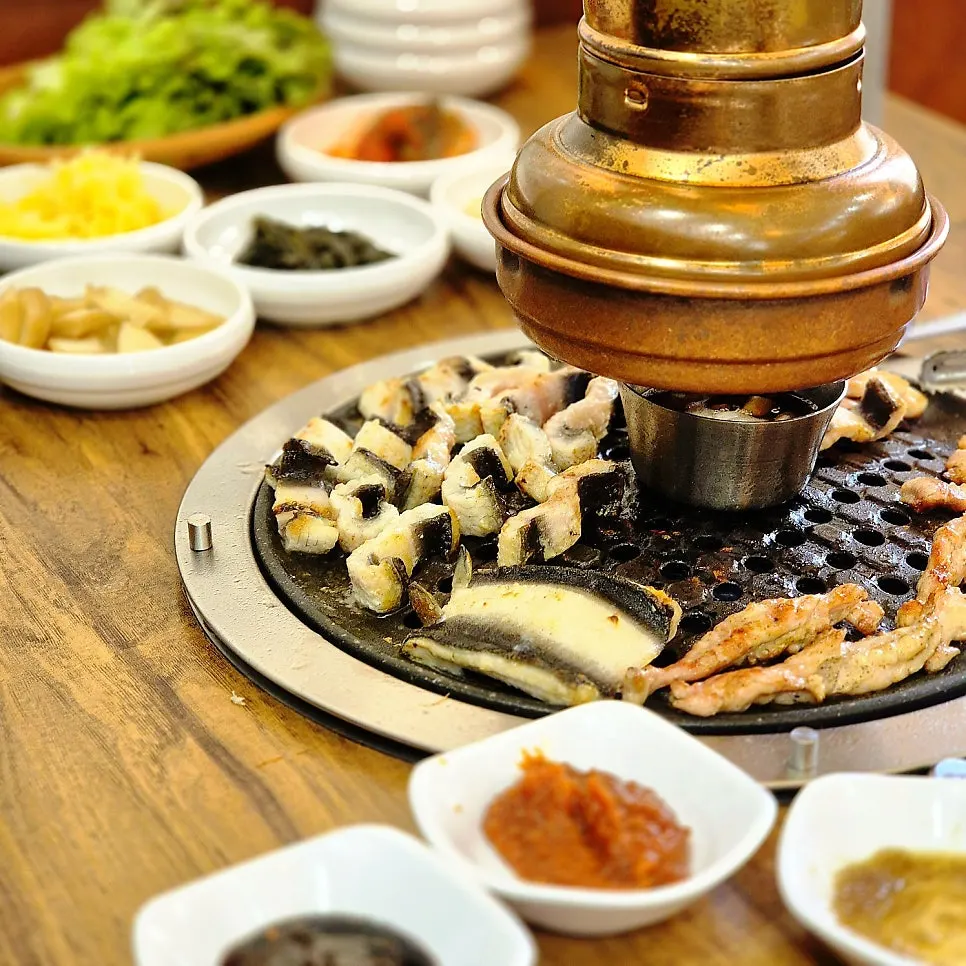 노릇하게 익어가는 장어구이
