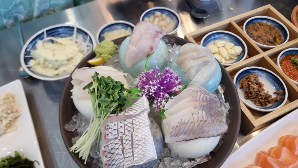 고급스럽게 플레이팅한 제철모둠회