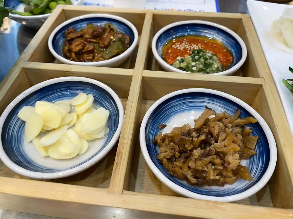 Assorted sashimi platter with flounder and rockfish