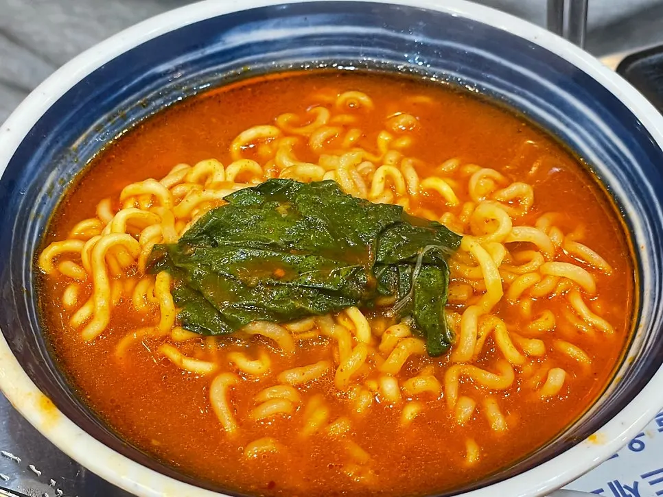 Noodles cooking in the fish-bone maeuntang pot