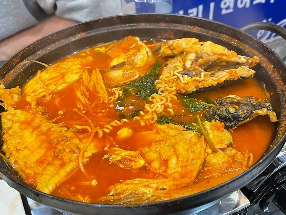 Cooked noodles in the broth