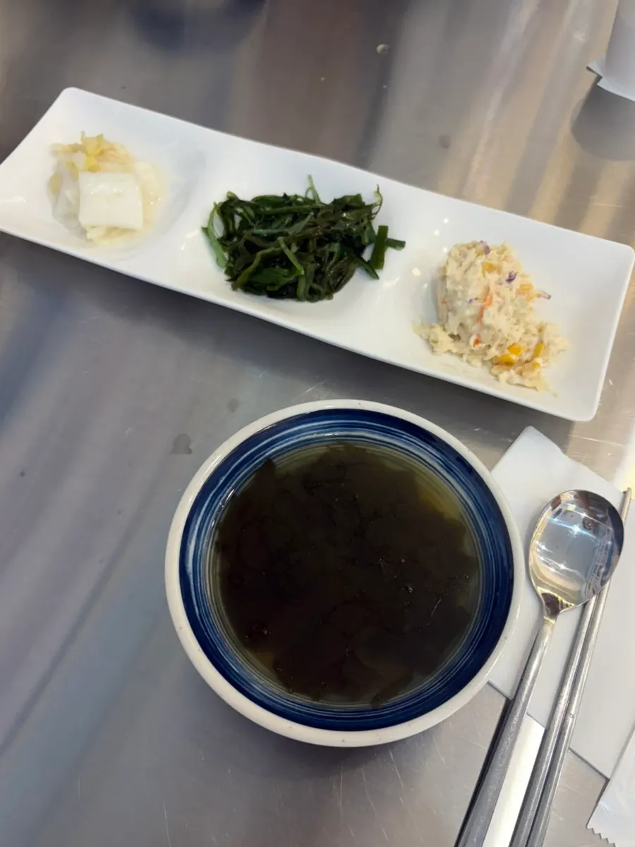 Basic side dishes served after ordering lunch