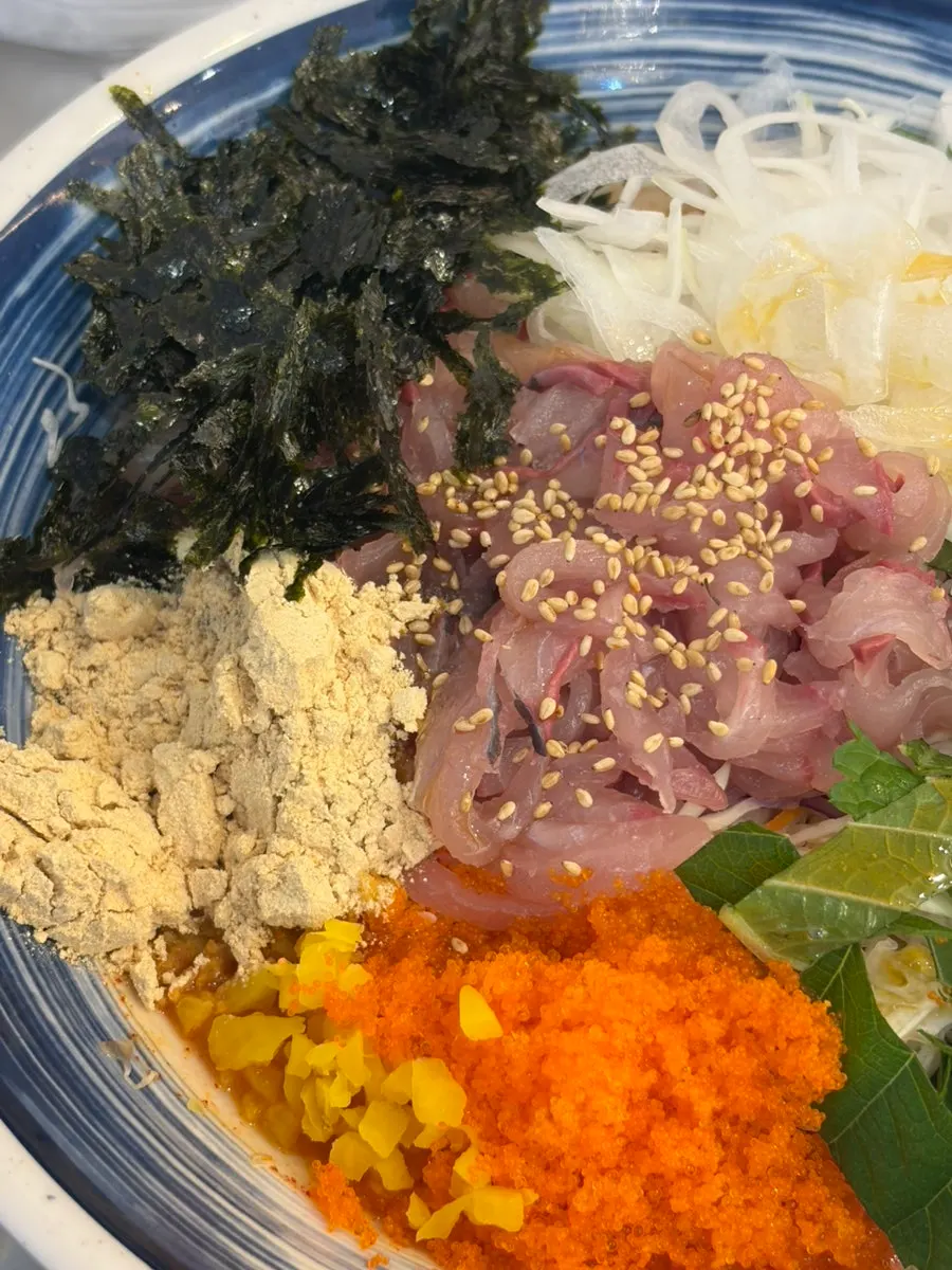 Live fish mulhoe with fish and ingredients