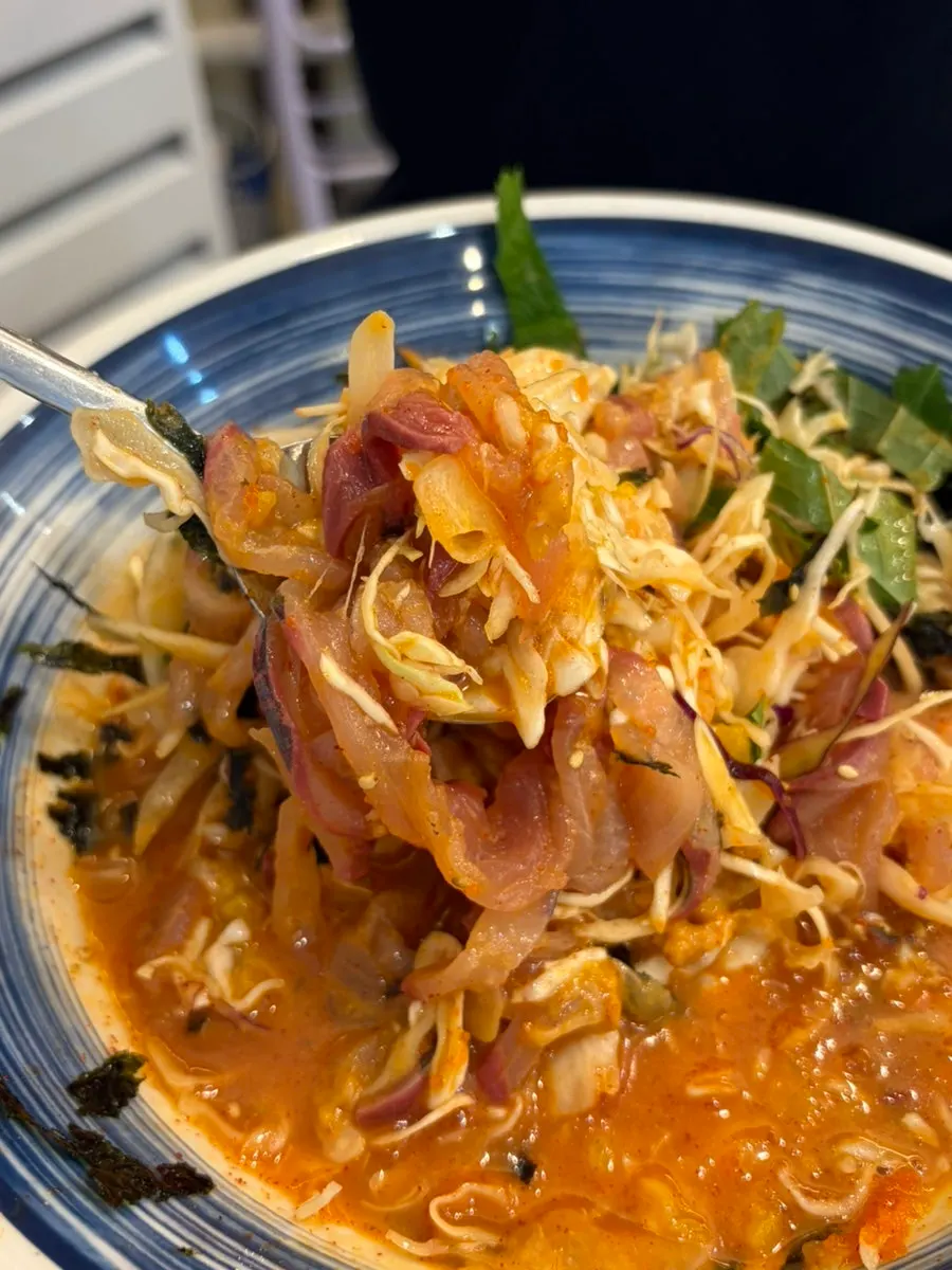 A generous bowl of live fish mulhoe