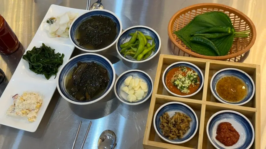 Eochongye 1beonji, an Ansan Bandal Island sashimi restaurant with delicious young yellowtail