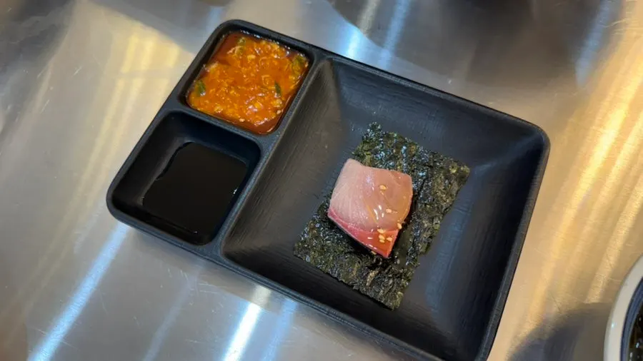 Eochongye 1beonji, an Ansan Bandal Island sashimi restaurant with delicious young yellowtail