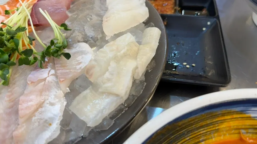 Eochongye 1beonji, an Ansan Bandal Island sashimi restaurant with delicious young yellowtail