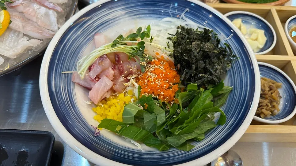 Eochongye 1beonji, an Ansan Bandal Island sashimi restaurant with delicious young yellowtail