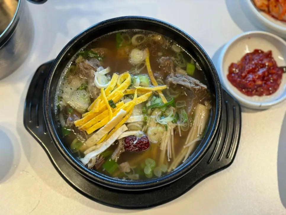 청류옥 갈비탕과 전골 상차림