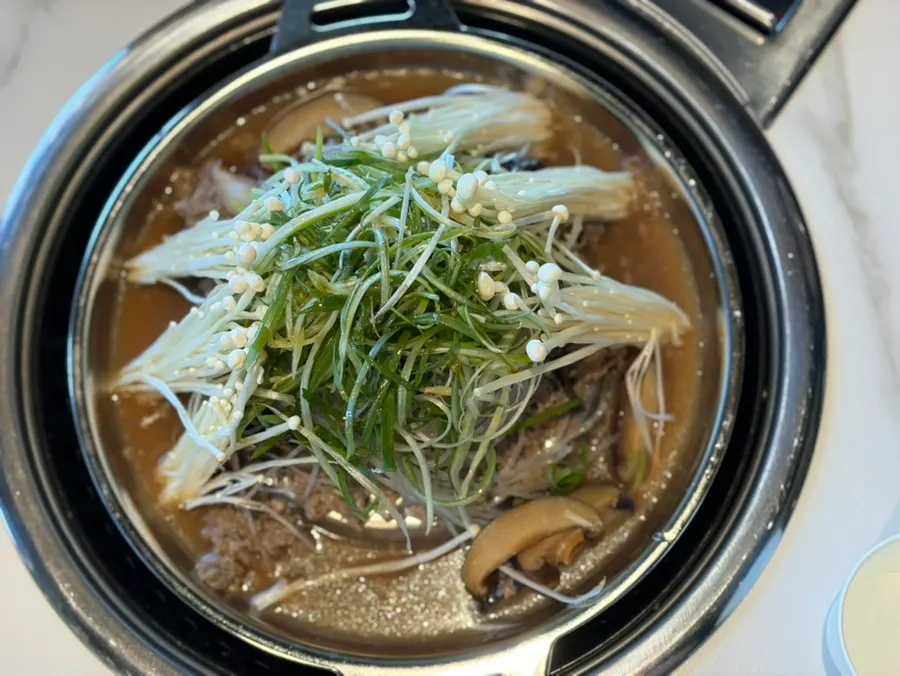 칼칼한 국물의 갈비탕