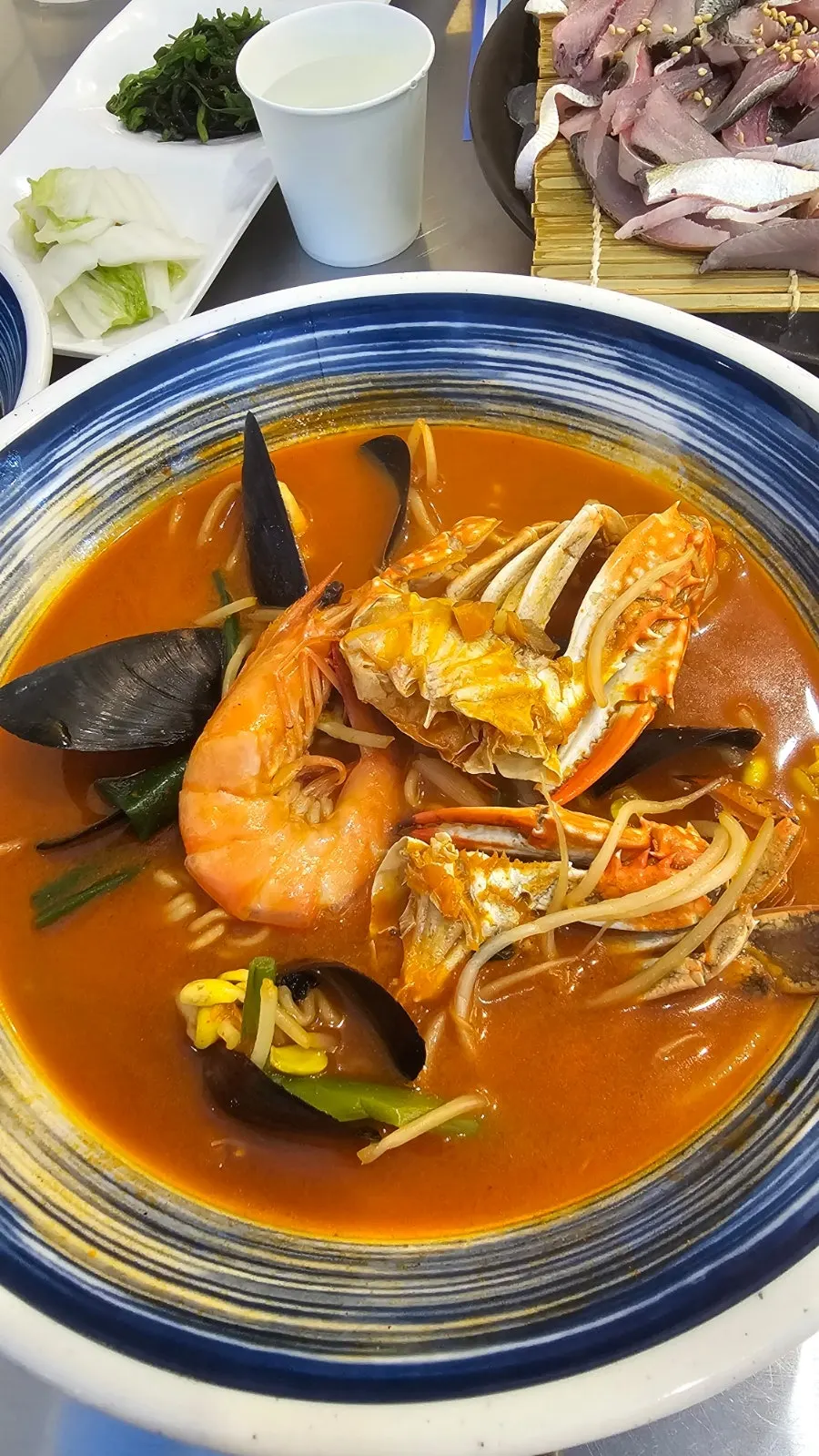 새우 홍합 꽃게가 들어간 해물라면