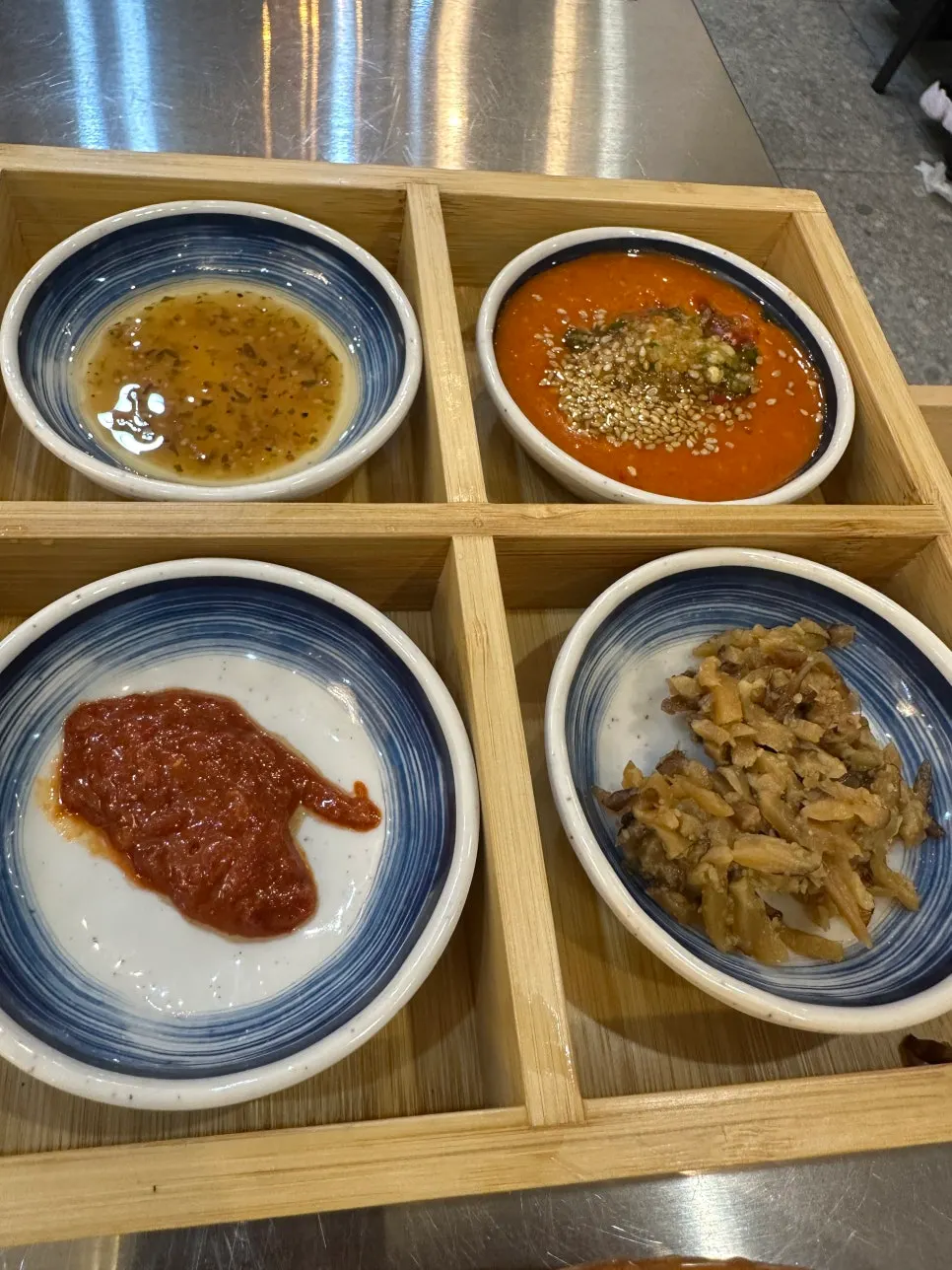 싱싱한 쌈 채소 접시 클로즈업