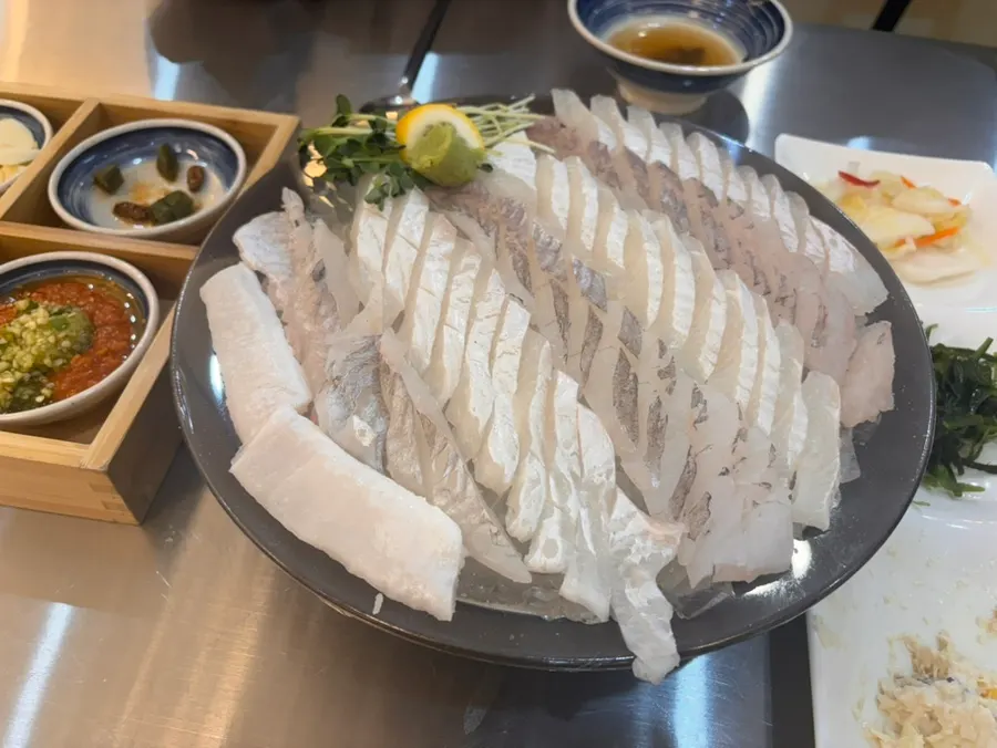 Refillable side dishes and seaweed soup