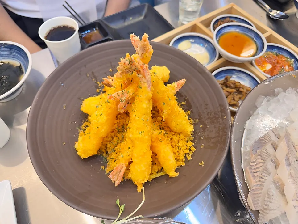 A plate of mixed sashimi at Eochongye 1beonji