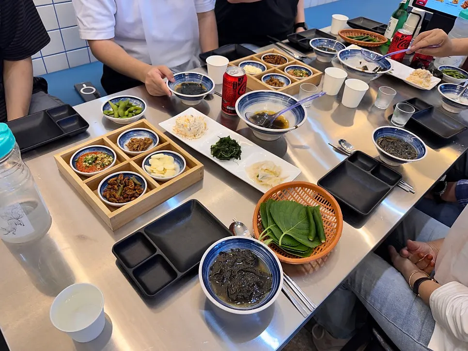 White kimchi and lettuce among the basic side dishes