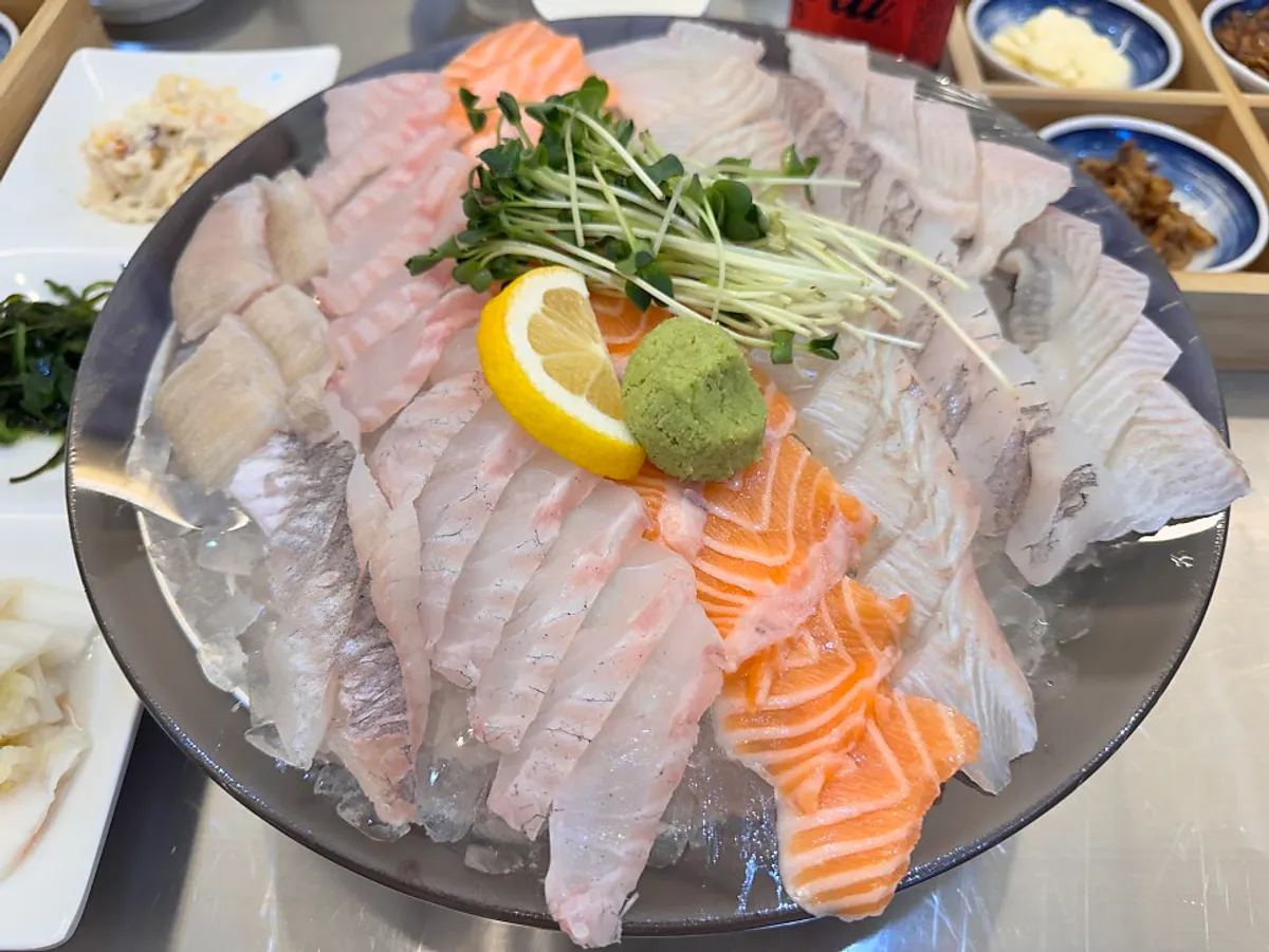 A plate of large seasonal mixed sashimi