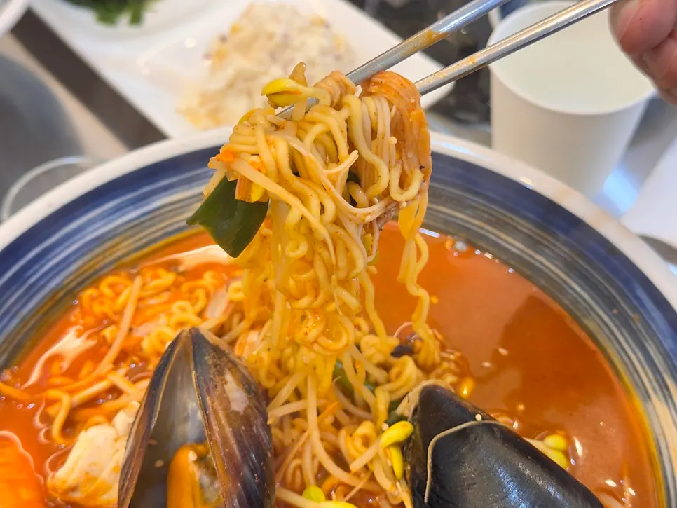 Seafood ramyeon with crab and whole shrimp