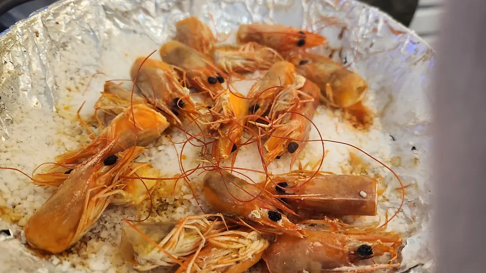 Shrimp grilled crisp along with the shrimp heads