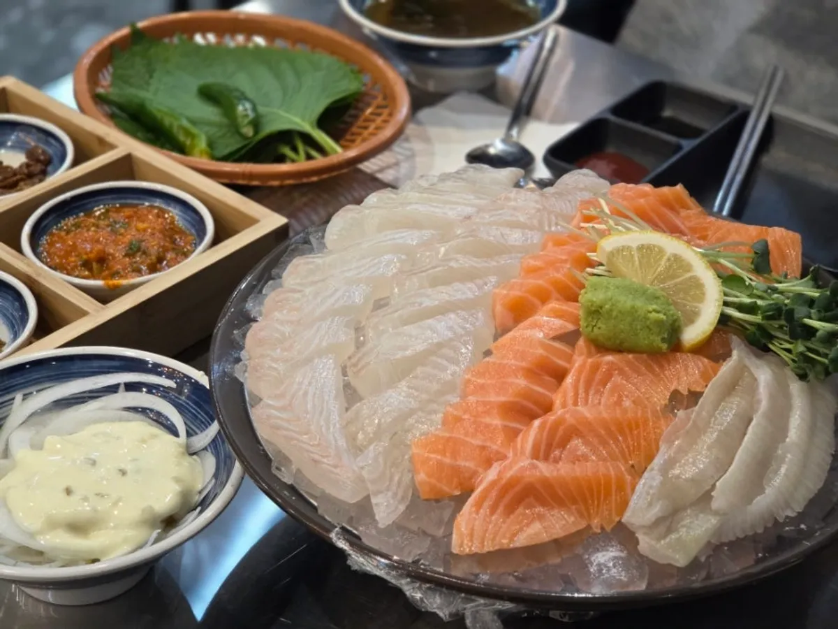 Small flounder and salmon platter served with engawa