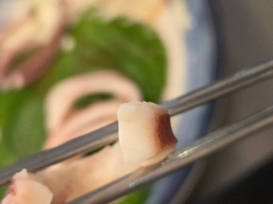 Whole steamed squid, freshly steamed