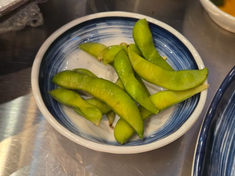 Sashimi eaten with gimmaki