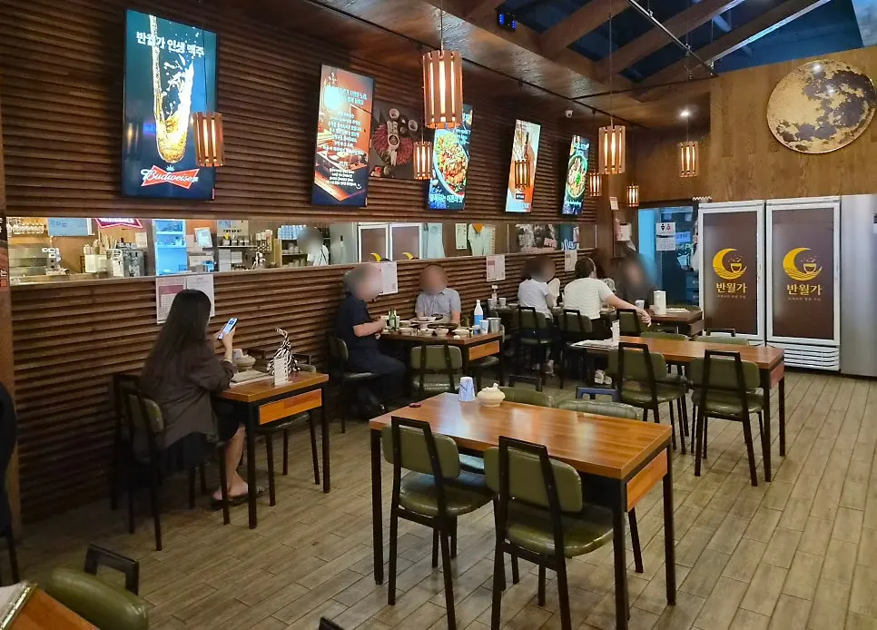 Banwolga's antique interior
