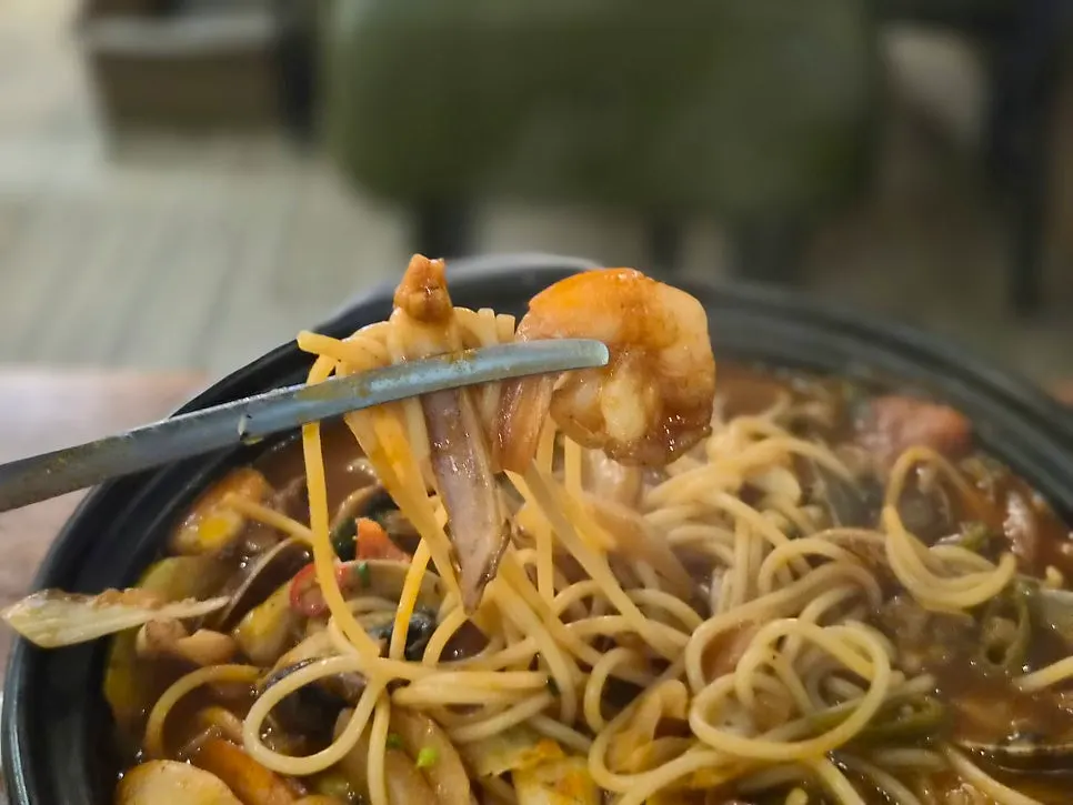 Jjamppong pasta with seafood