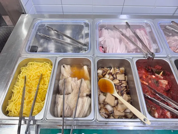 장어 무한리필과 식사류가 적힌 송림복장어 메뉴판