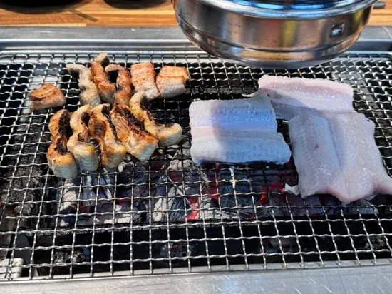 노릇하게 익은 숯불 장어