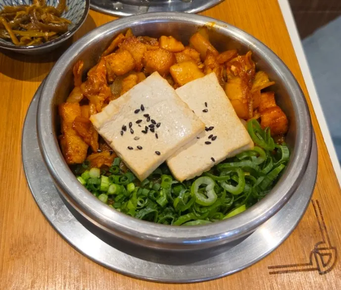 Crispy fried mentbosha