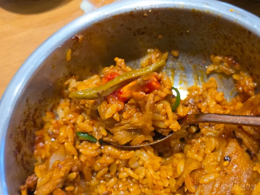 Spicy gyudon pot rice before mixing