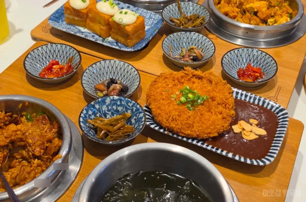 Full table spread of pot rice and sides at Dongyang Sotbap