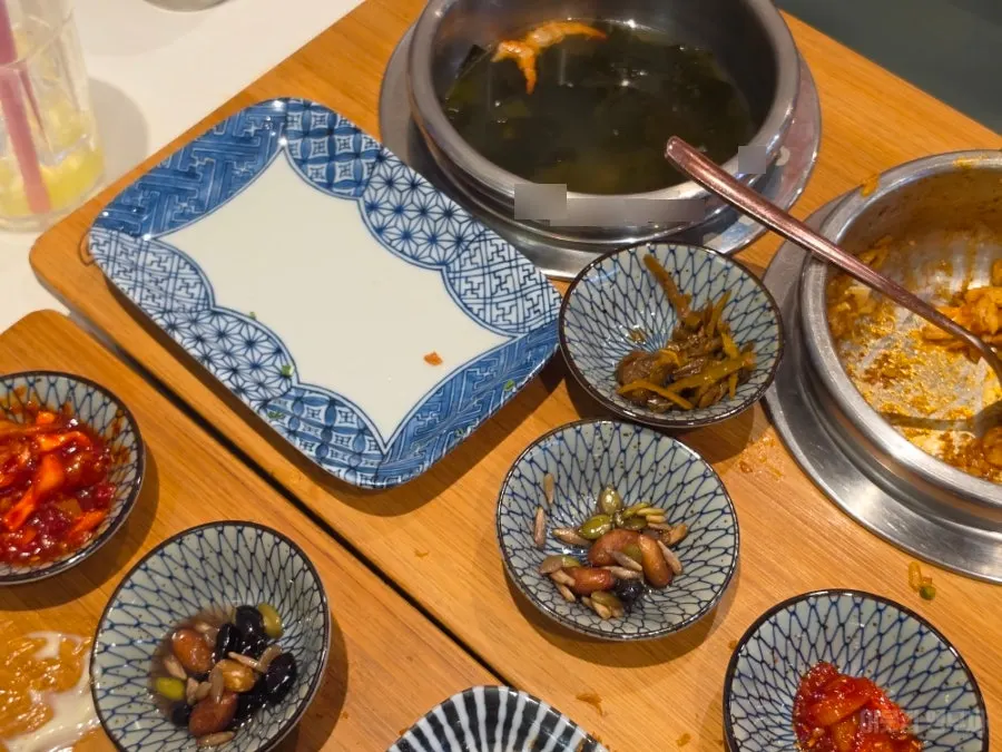 Table at Dongyang Sotbap after finishing the meal