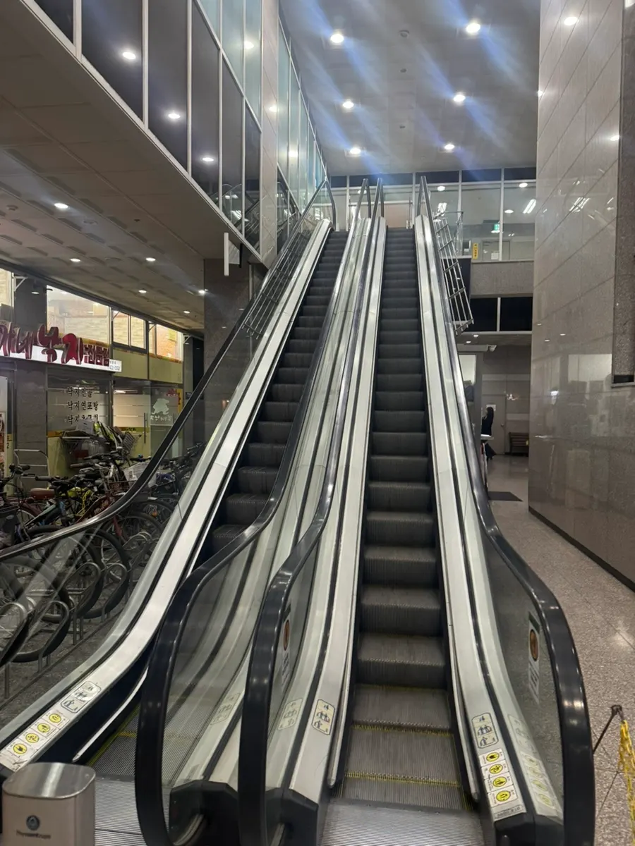 Escalator leading up inside the building on Dangok-ro