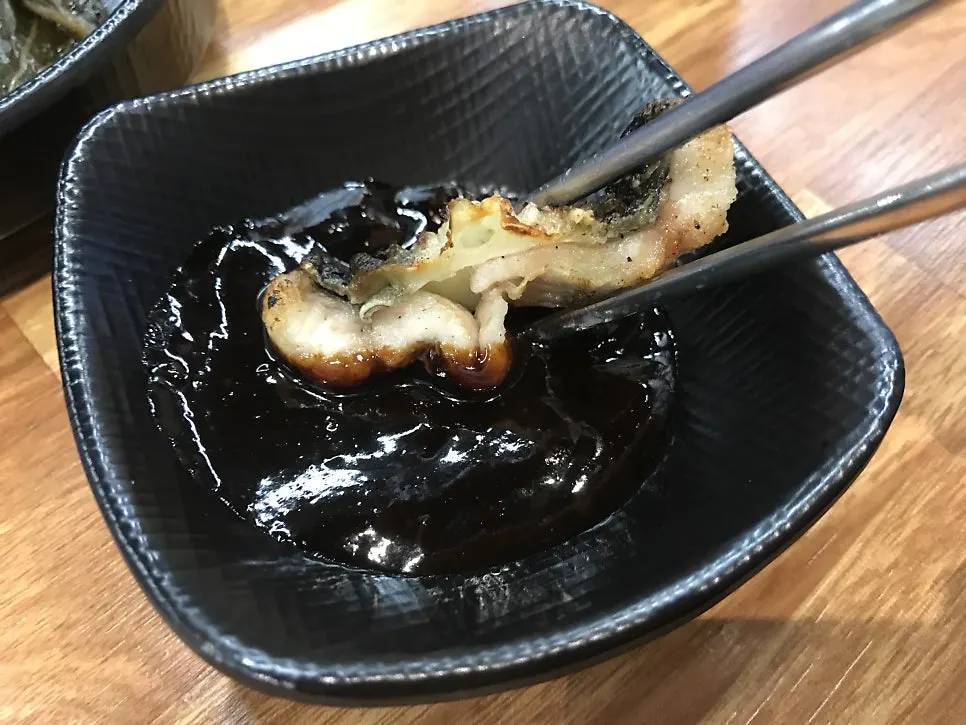 Belut dan daging yang dinikmati dalam paket sepuasnya