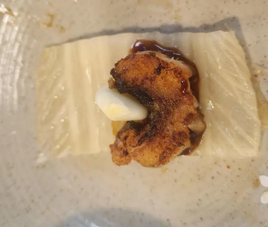 Eel eaten with pickled perilla leaves