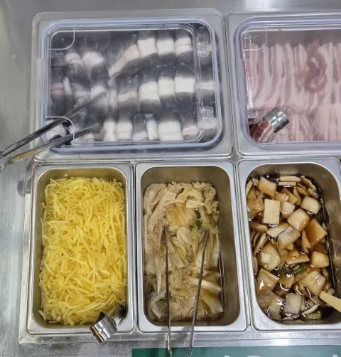 Freshly maintained self-service-bar ingredients
