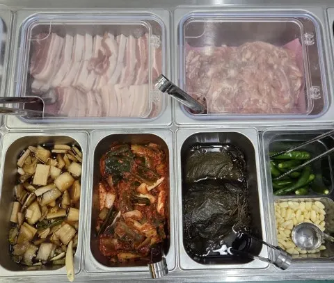 Several kinds of self-service-bar side dishes