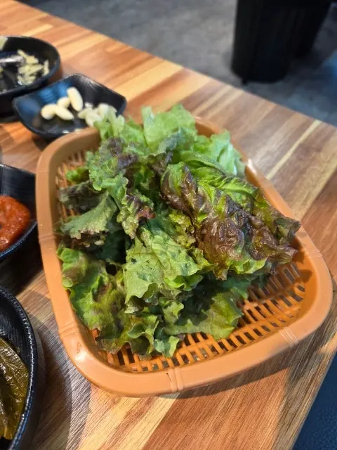 Baek kimchi and green-onion kimchi served with eel