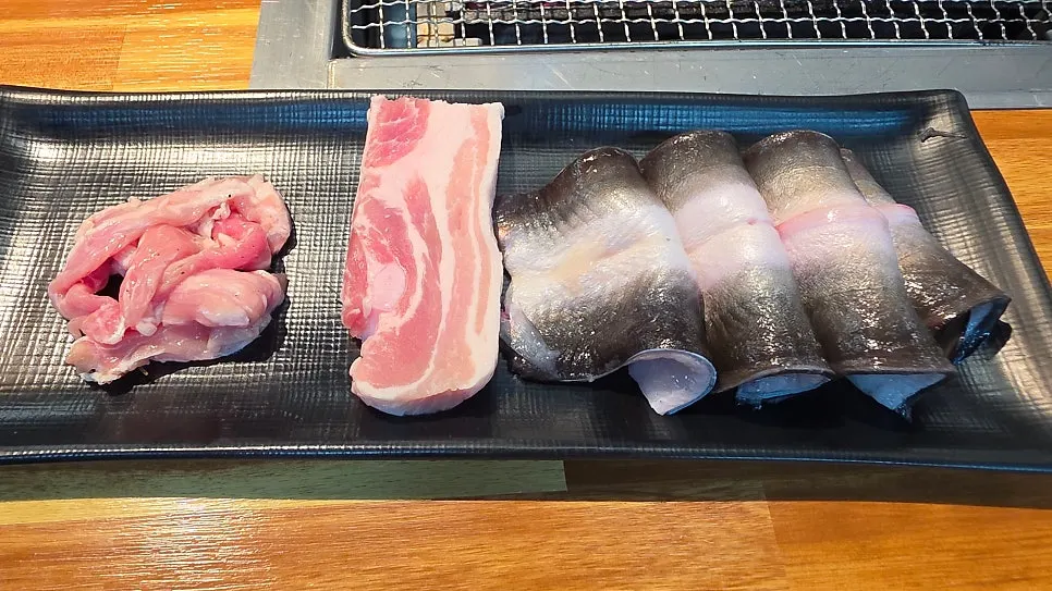 장어와 삼겹살, 닭목살이 함께 나온 첫 한 판