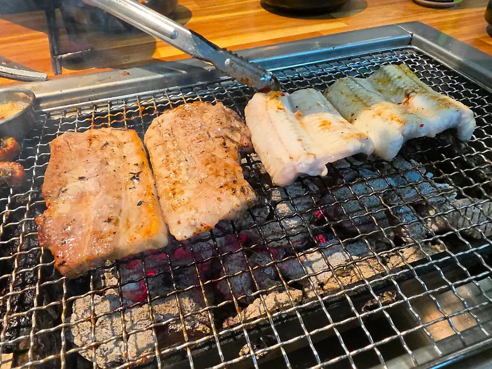 리필해서 마지막까지 구워 먹은 장어와 고기
