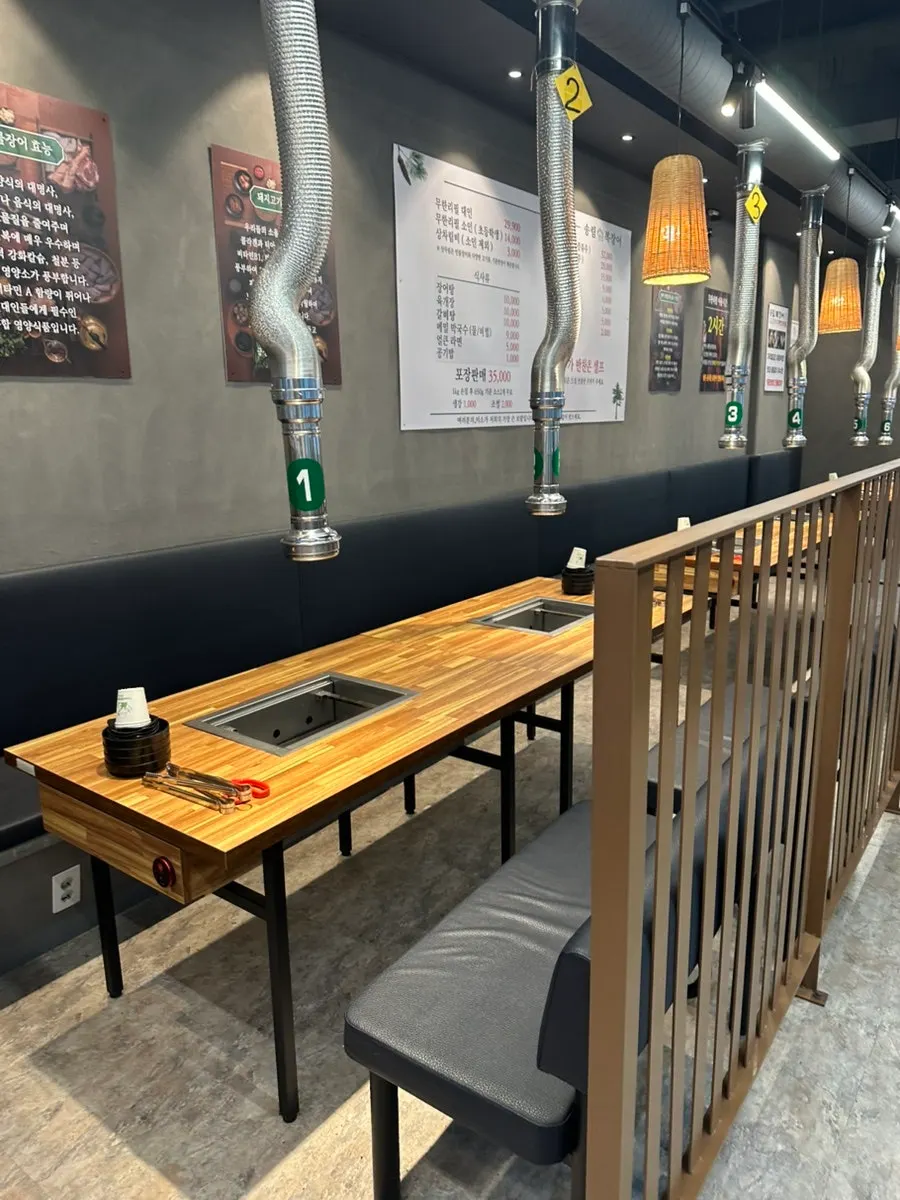 Dining hall filled with Friday evening customers