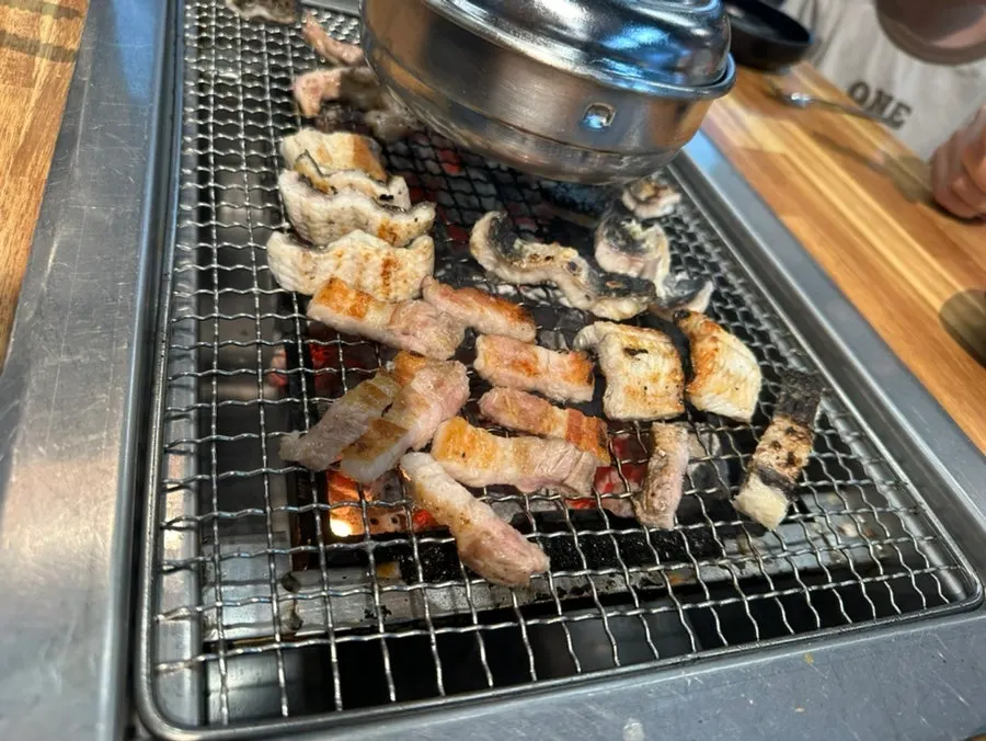 Instructions for grilling eel posted in the restaurant